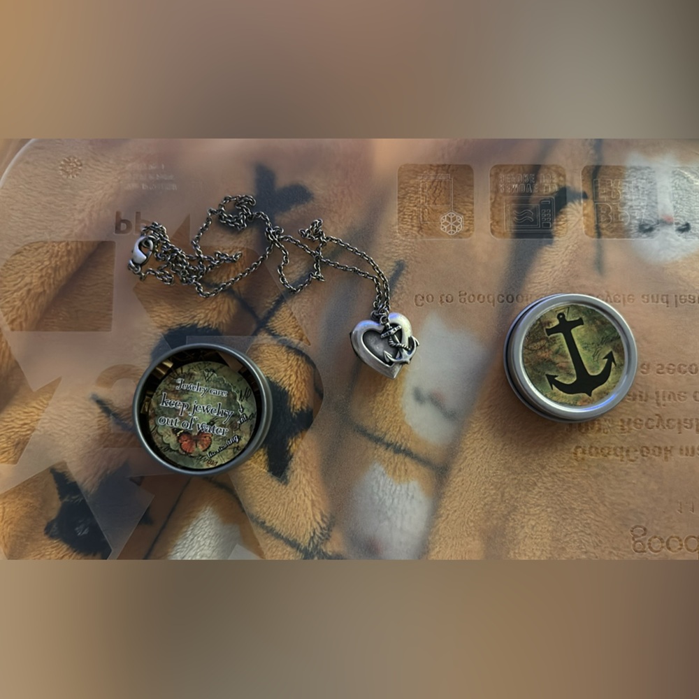 Anchor heart locket